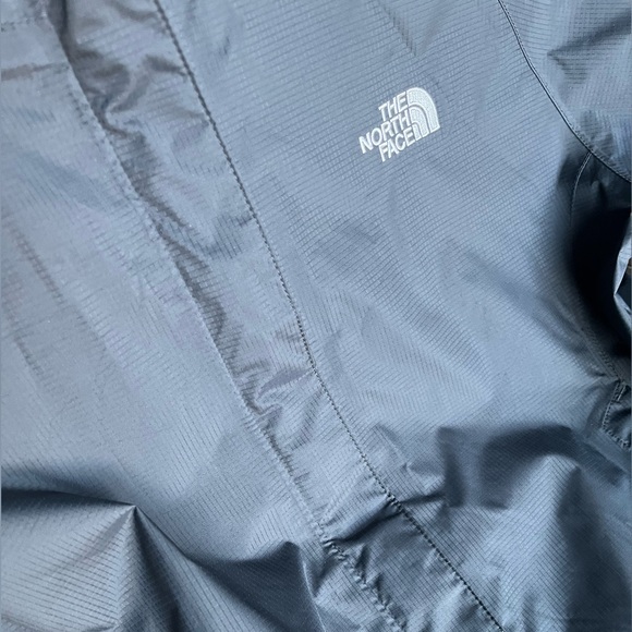 TNF Rain Jacket Medium - Picture 5 of 15